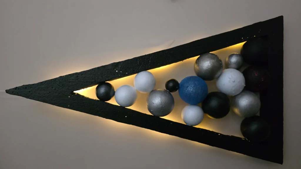 styropian w oswieceniu swiateczna lampka scienna z serii styropianienie
